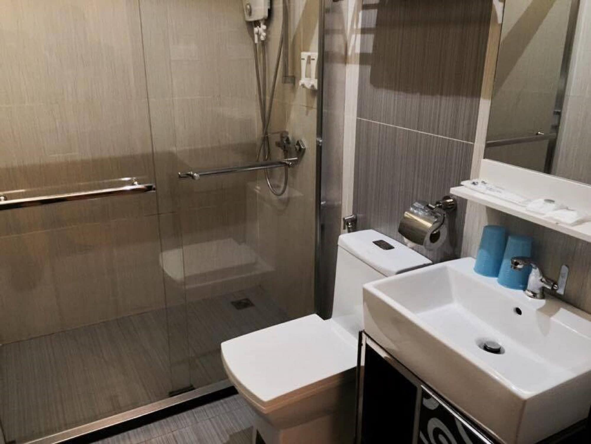 Kk Waterfront Hotel Kota Kinabalu Eksteriør billede