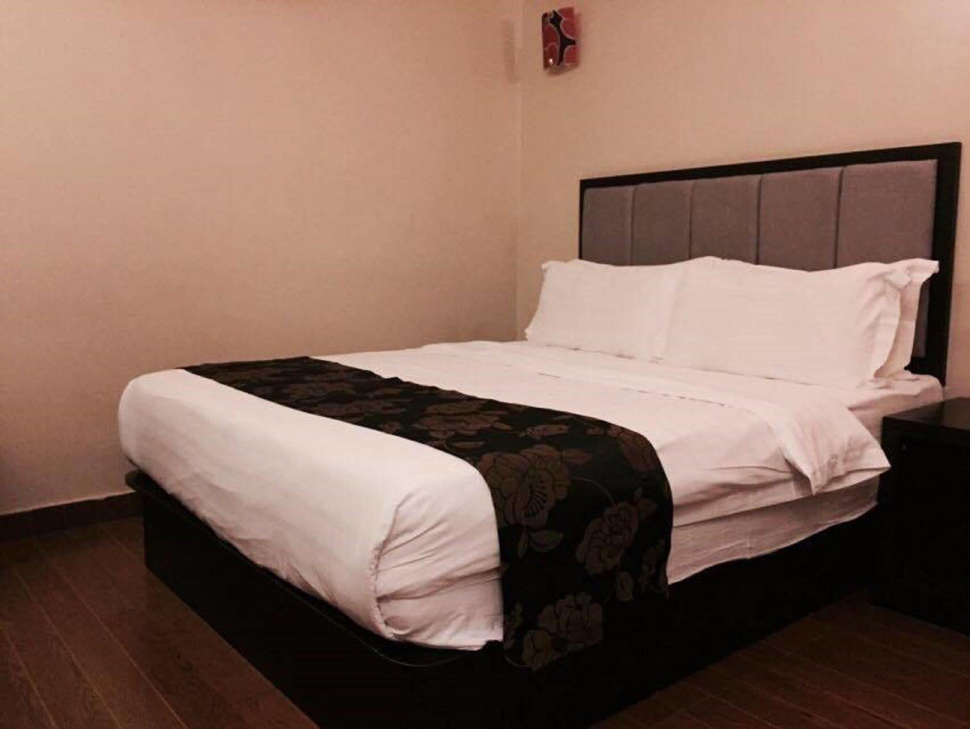 Kk Waterfront Hotel Kota Kinabalu Eksteriør billede